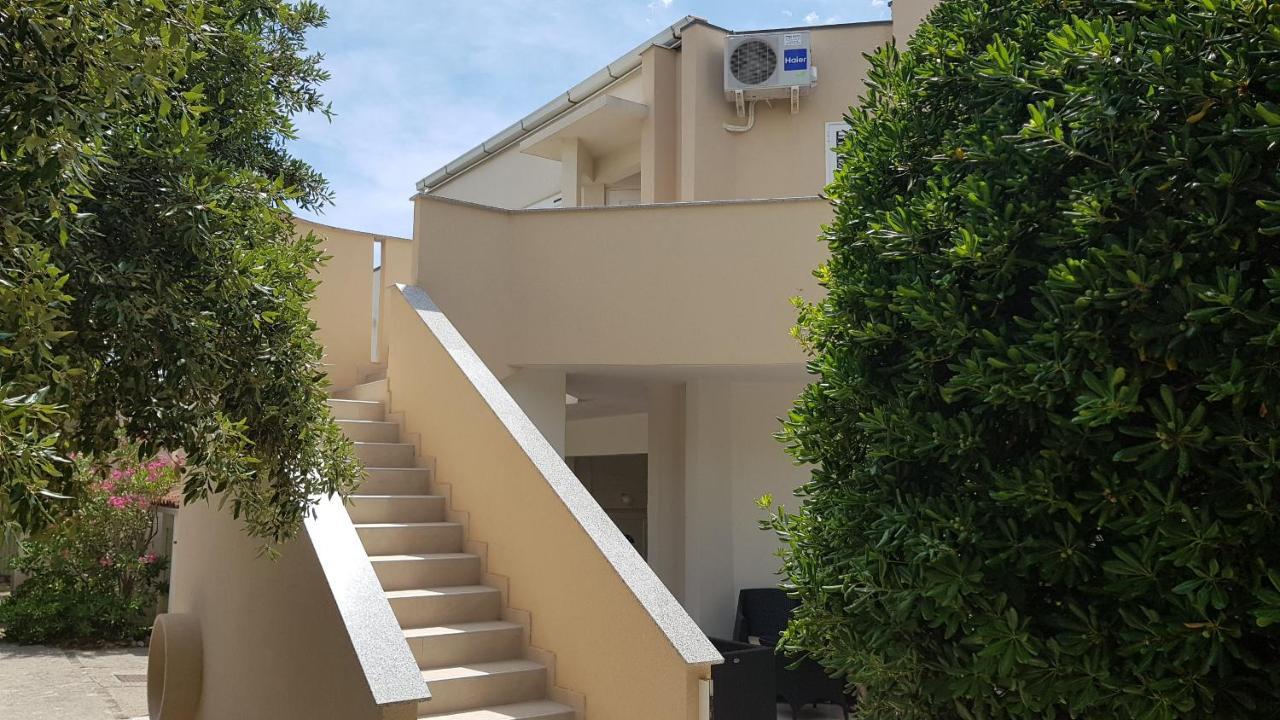 Apartment Tonci Novalja Εξωτερικό φωτογραφία