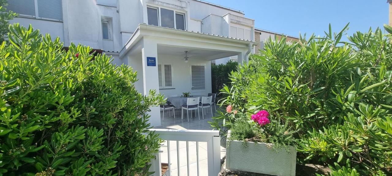 Apartment Tonci Novalja Εξωτερικό φωτογραφία